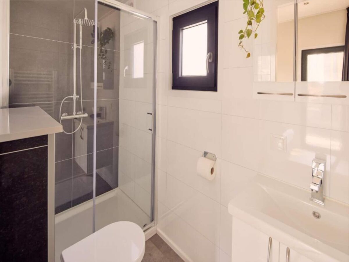 Holiday house Waterlodge in Winterswijk with Hot Tub - Features photo 4