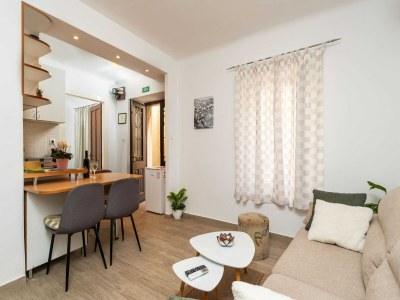 Apartment Apartment Family Tokić - One Bedroom Apartment with Terrace - Features photo 9