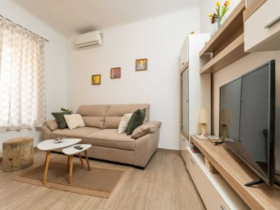 Apartment Apartment Family Tokić - One Bedroom Apartment with Terrace - Features photo 10