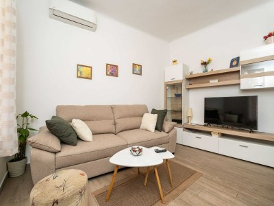 Apartment Apartment Family Tokić - One Bedroom Apartment with Terrace - Features photo 11