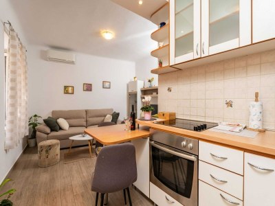 Apartment Apartment Family Tokić - One Bedroom Apartment with Terrace - Features photo 13