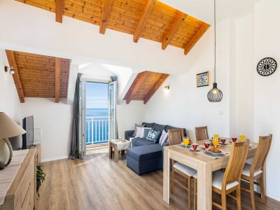 Apartment Apartment M&K - Two Bedroom Apartment with Balcony and Sea View - Features photo 8