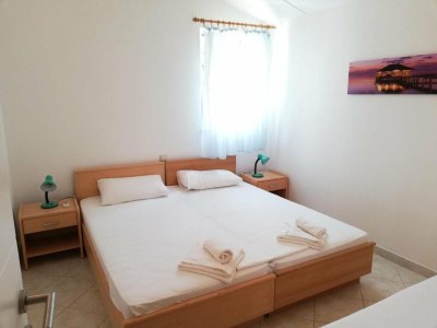 Apartment Lumbarda Resort Apartments - Comfort Two-Bedroom Apartment D8 - Features photo 16