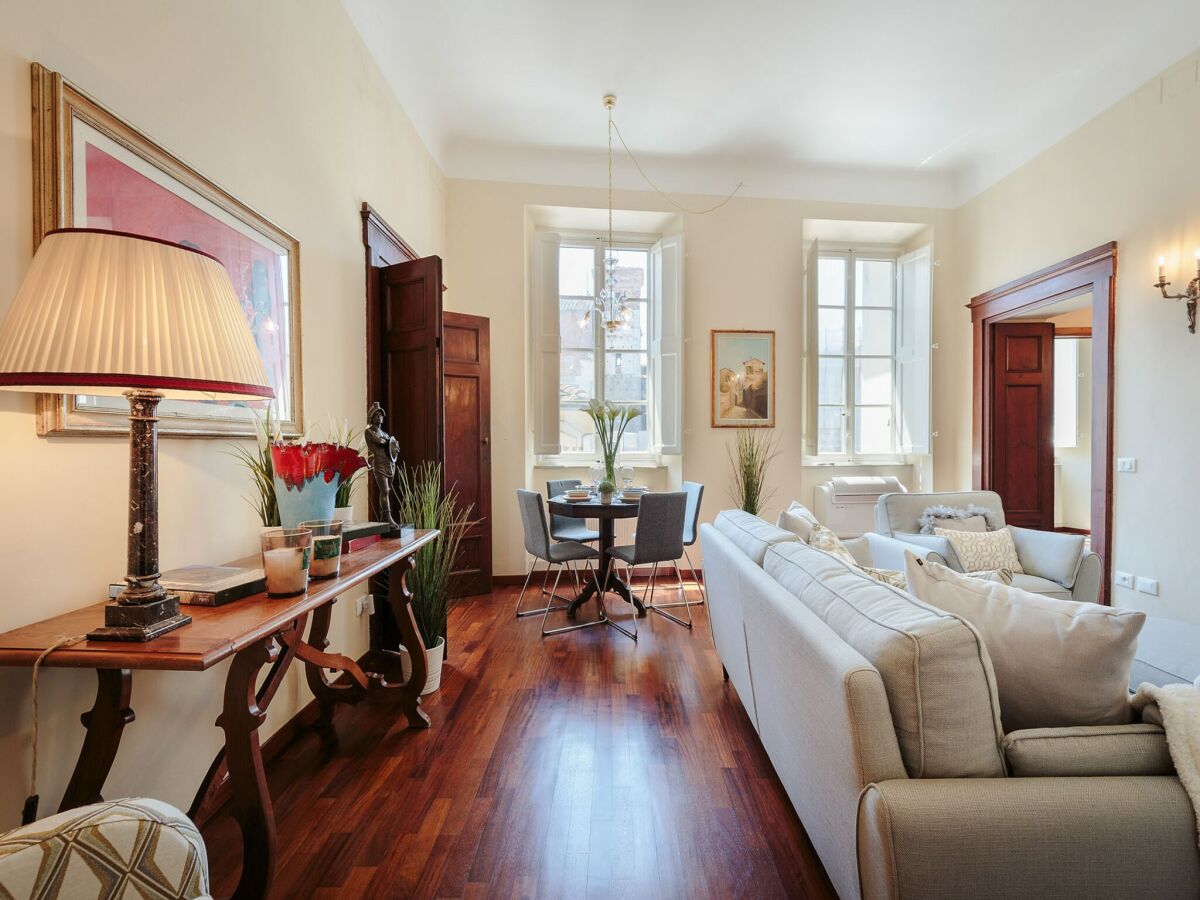 Apartment Wohnung in Lucca mit Piazza-Blick