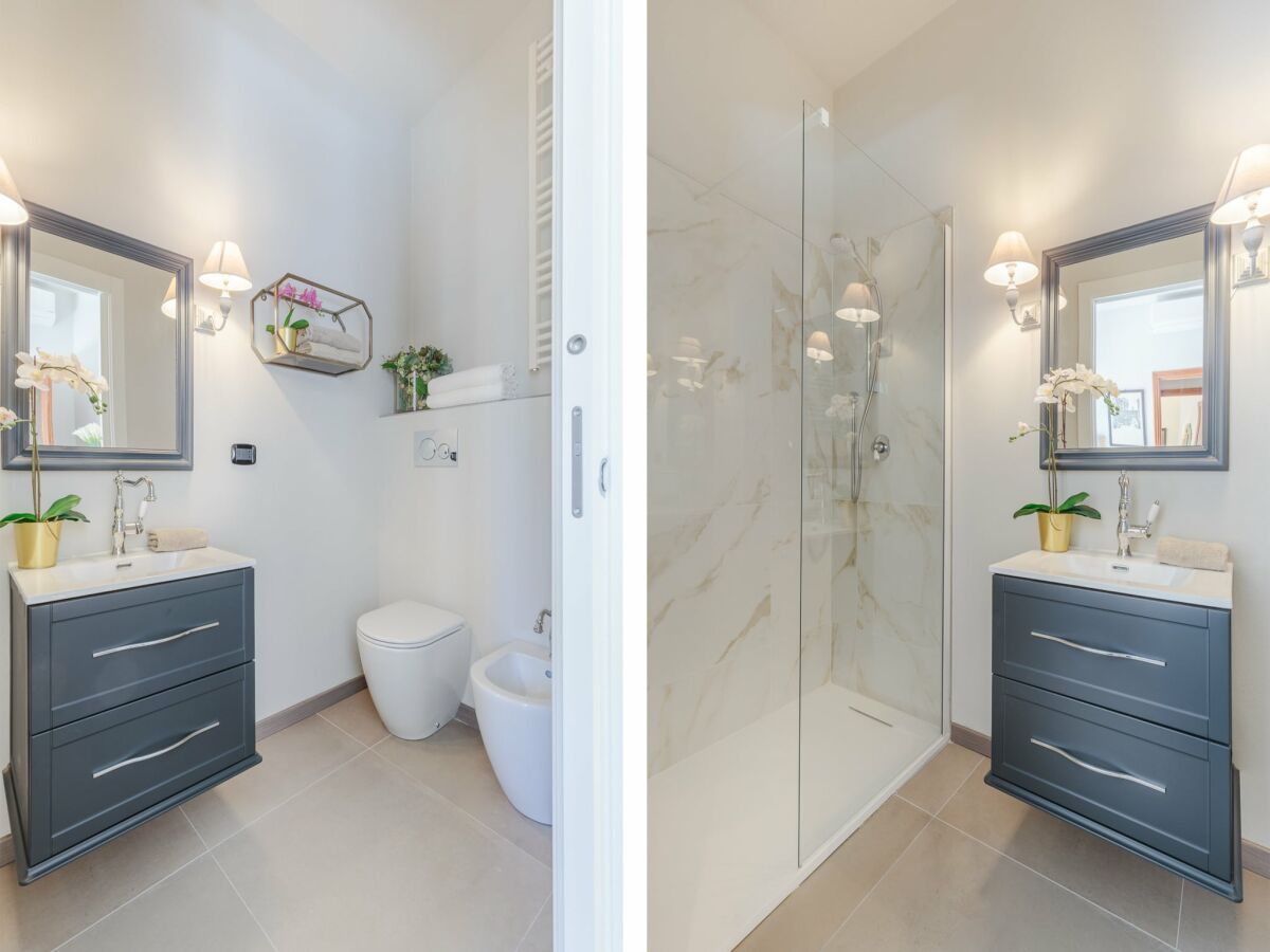 Villa Villa in Tuscany near Lucca with Pool - Outdoor photo 2