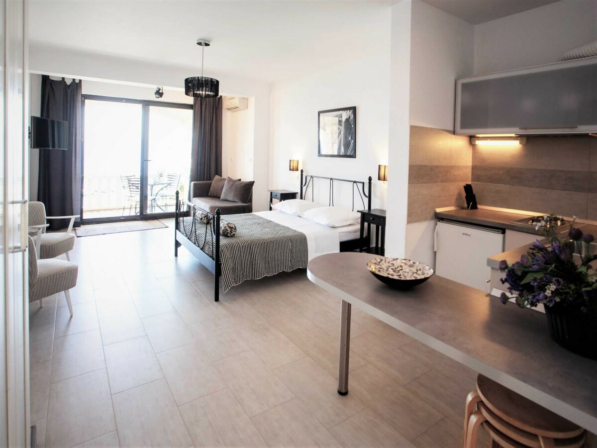 Apartment Apartments & Room Vesna - Studio Apartment with Sea View - Features photo 4