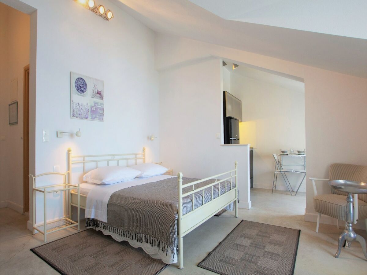 Apartment Apartments & Room Vesna - Studio Apartment with Terrace and Sea View - Features photo 2