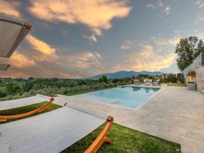 Villa Farmhouse in Tuscany with Infinity Pool - Outdoor photo 3