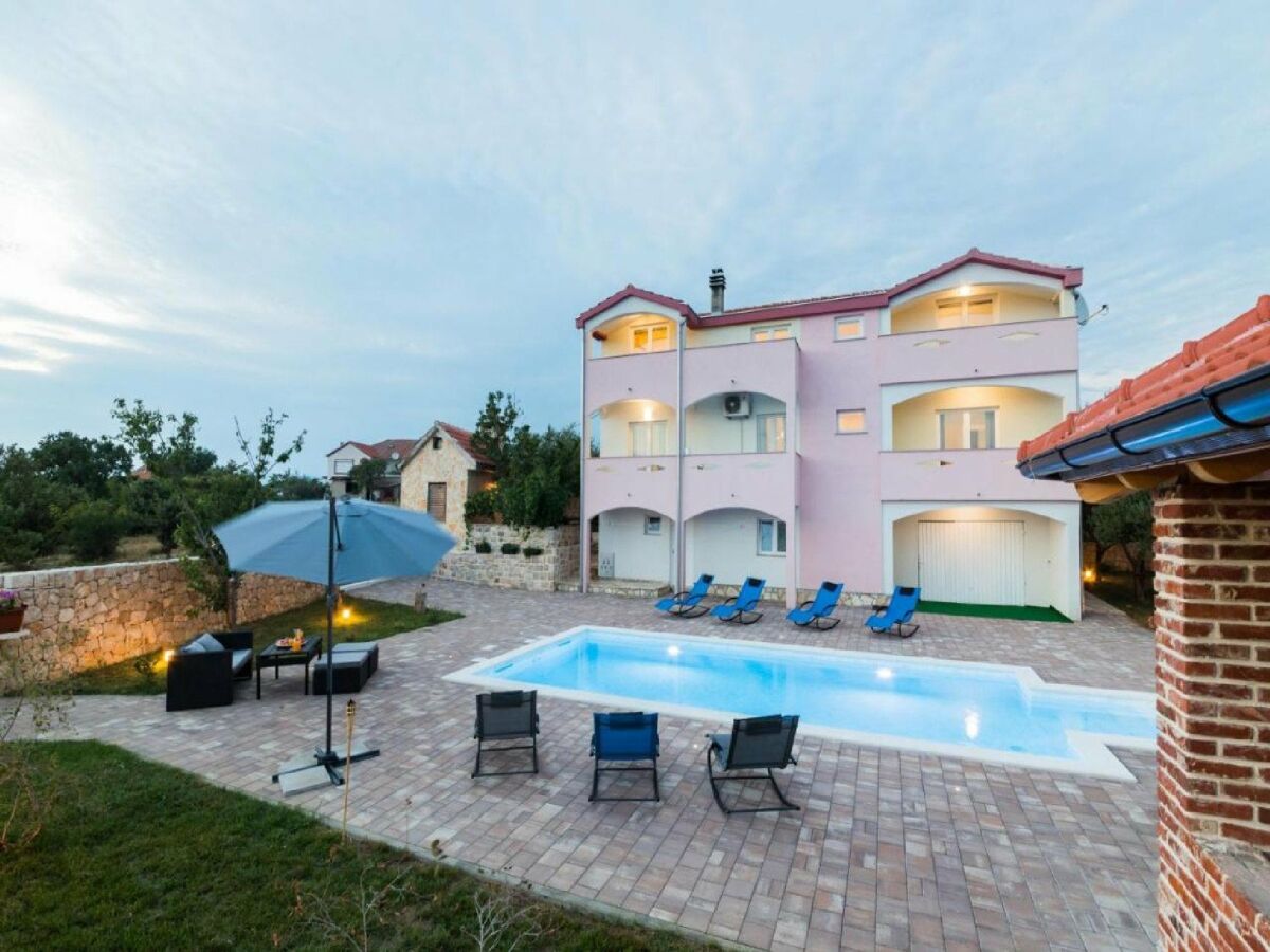 Apartment Apartments Mistral - Three Bedroom Apartment with Balcony and Shared Pool - Outdoor photo 3