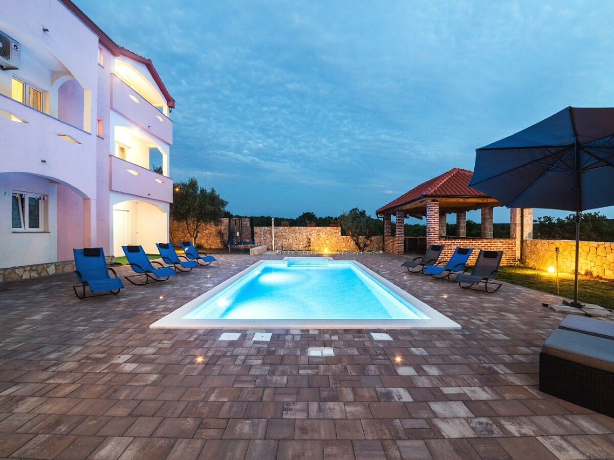 Apartment Apartments Mistral - Three Bedroom Apartment with Balcony and Shared Pool - Outdoor photo 5