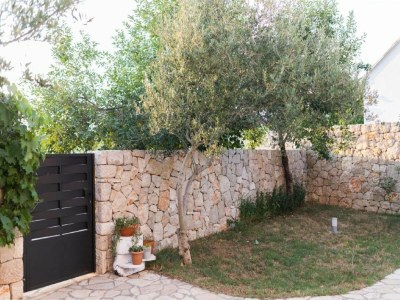 Apartment Apartments Mistral - Three Bedroom Apartment with Balcony and Shared Pool - Outdoor photo 9