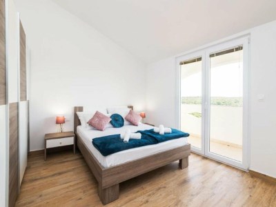 Apartment Apartments Mistral - Three Bedroom Apartment with Balcony and Shared Pool - Features photo 19