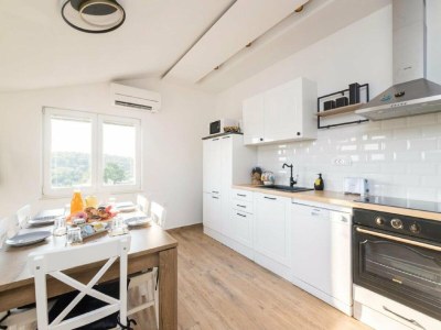 Apartment Apartments Mistral - Three Bedroom Apartment with Balcony and Shared Pool - Features photo 20