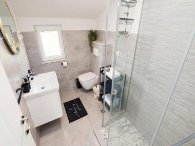 Apartment Apartments Mistral - Three Bedroom Apartment with Balcony and Shared Pool - Features photo 22