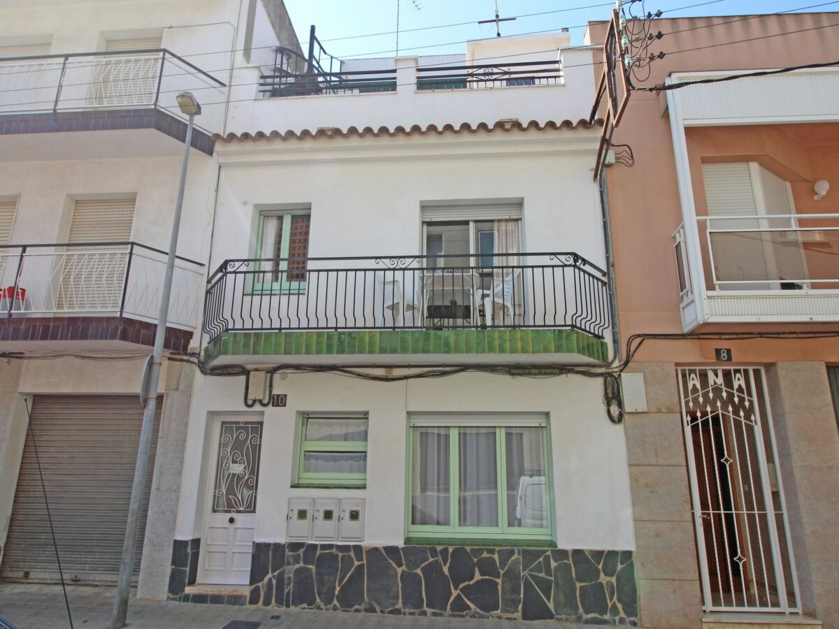 Apartment Apartment in Roses near Sandy Beach - Outdoor photo 3