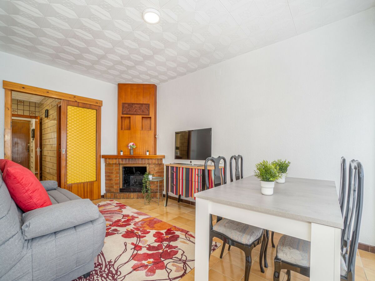 Apartment Apartment in Roses near Sandy Beach - Features photo 5