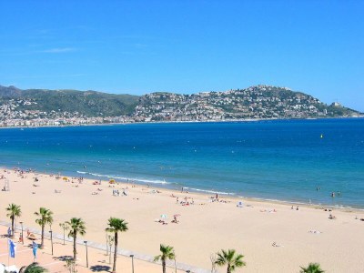 Apartment Apartment in Roses near the Beach & Pool - Outdoor photo 14