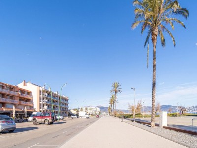 Apartment Beachfront Apartment in Empuriabrava with Pool - Outdoor photo 4