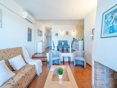 Apartment Beachfront Apartment in Empuriabrava with Pool - Features photo 23