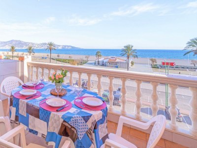 Apartment Beachfront Apartment in Empuriabrava with Pool - Outdoor photo 34