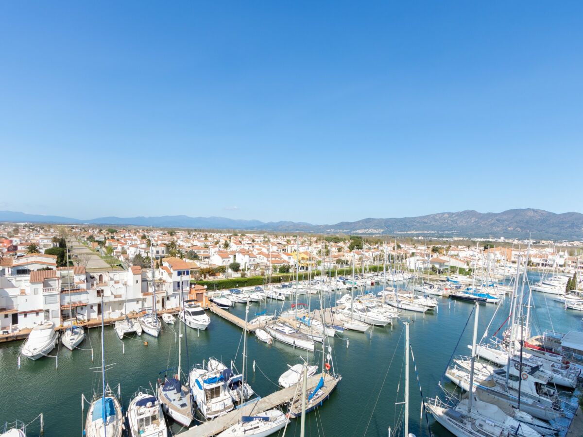 Apartment Apartment in Empuriabrava with Beach Access - Outdoor photo 4