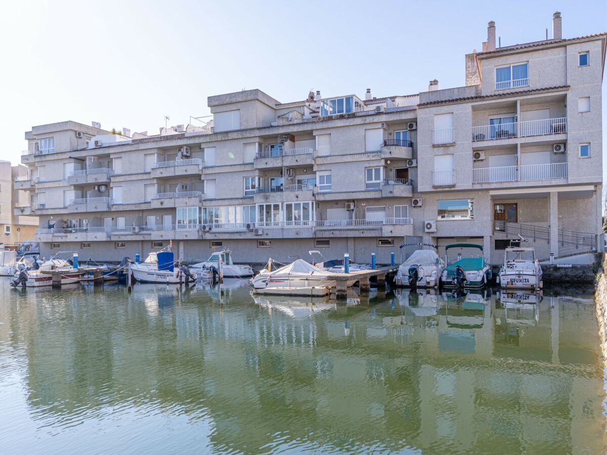 Apartment Apartment in Empuriabrava with Canal View - Outdoor photo 3