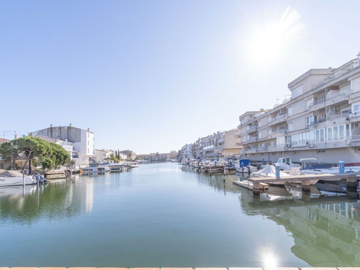Apartment Apartment in Empuriabrava with Canal View - Outdoor photo 4