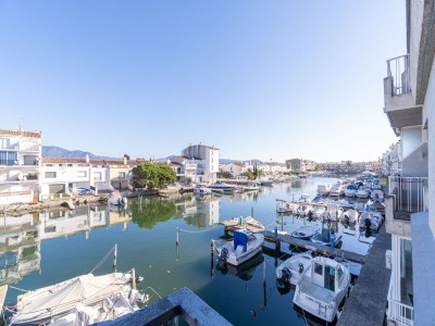 Apartment Apartment in Empuriabrava with Canal View - Outdoor photo 8
