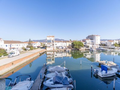 Apartment Apartment in Empuriabrava with Canal View - Outdoor photo 9