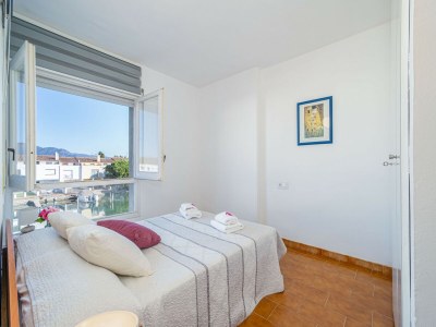 Apartment Apartment in Empuriabrava with Canal View - Features photo 17