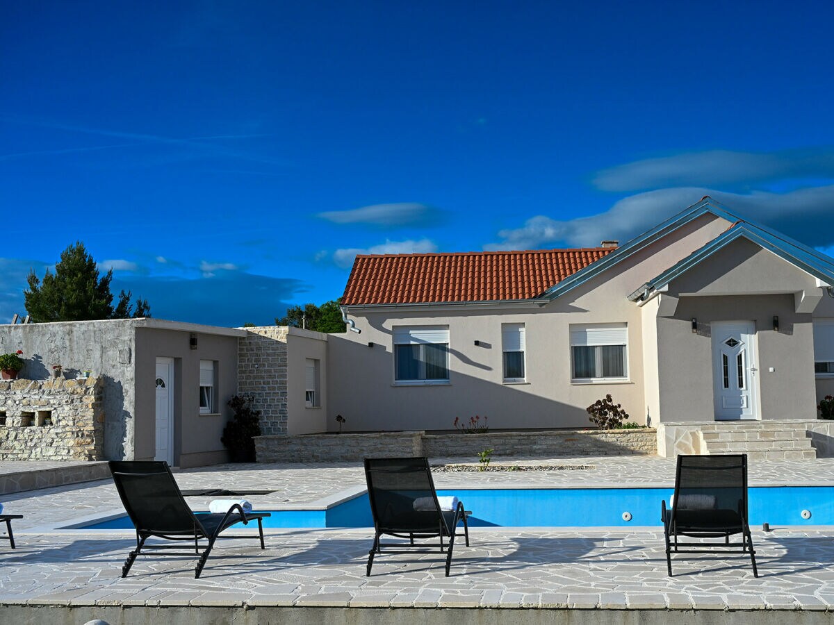 Holiday house Holiday Home Marija with pool - Outdoor photo 4