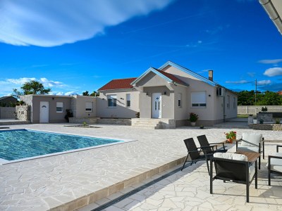 Holiday house Holiday Home Marija with pool - Outdoor photo 2