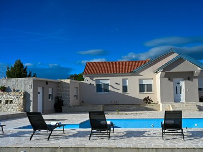 Holiday house Holiday Home Marija with pool - Outdoor photo 4