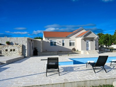 Holiday house Holiday Home Marija with pool - Outdoor photo 7