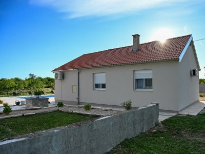 Holiday house Holiday Home Marija with pool - Outdoor photo 11