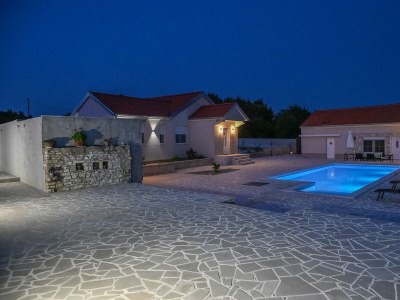 Holiday house Holiday Home Marija with pool - Outdoor photo 16