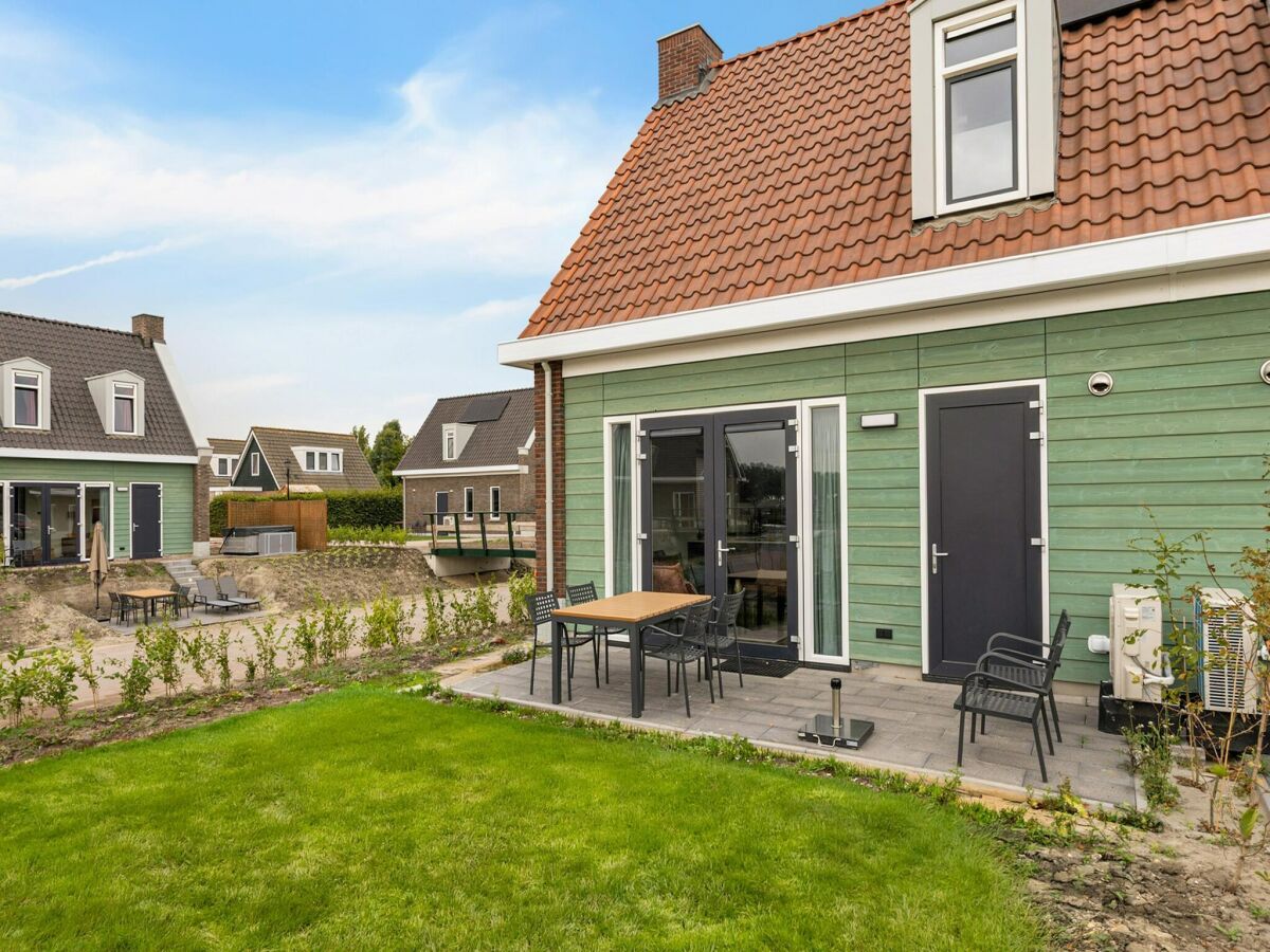 Holiday park Holiday Home in Medemblik near Radboud Castle - Outdoor photo 2