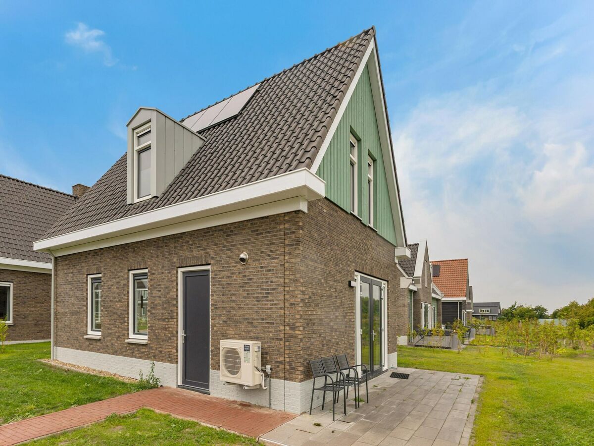 Holiday park Holiday Home in Medemblik with Private Jetty