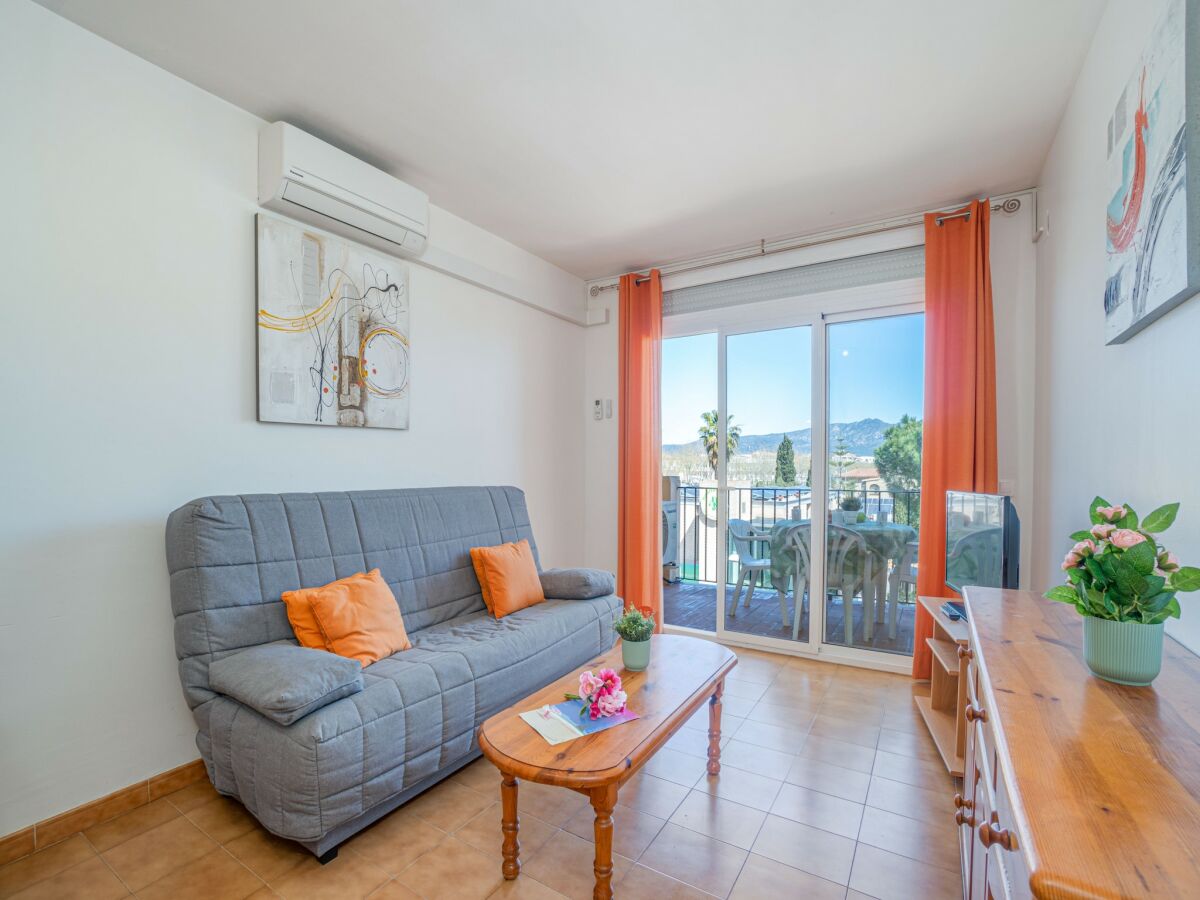 Apartment Apartment in Empuriabrava near Sandy Beach