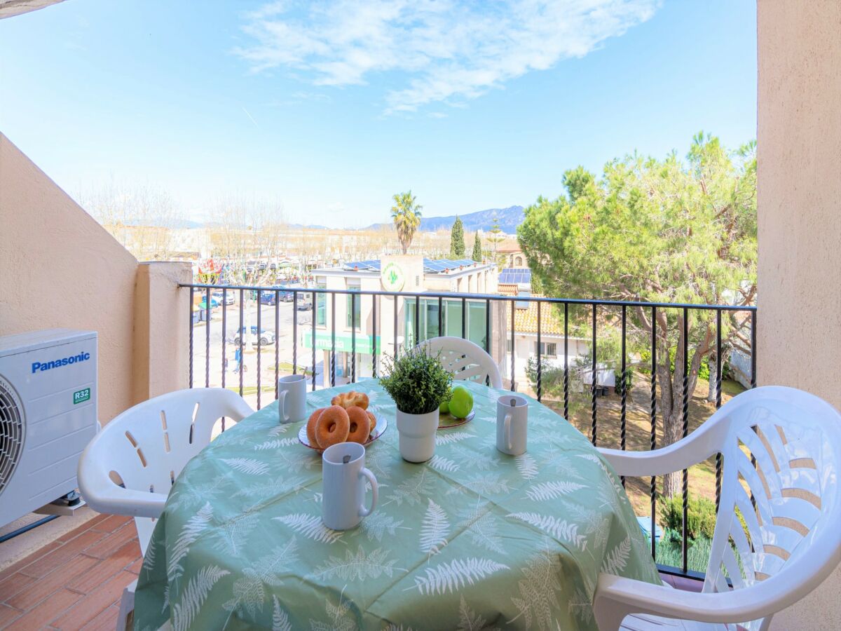 Apartment Apartment in Empuriabrava near Sandy Beach - Outdoor photo 3