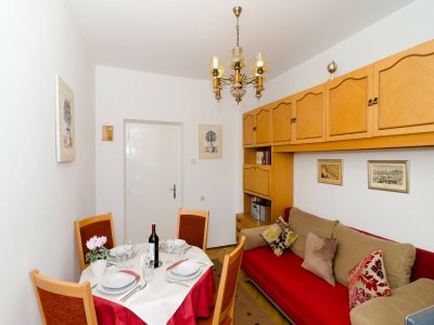 Apartment Apartment Red Orange - Two-Bedroom Apartment with Terrace - Features photo 7