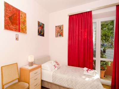 Apartment Apartment Red Orange - Two-Bedroom Apartment with Terrace - Features photo 8
