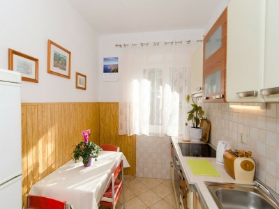 Apartment Apartment Red Orange - Two-Bedroom Apartment with Terrace - Features photo 10