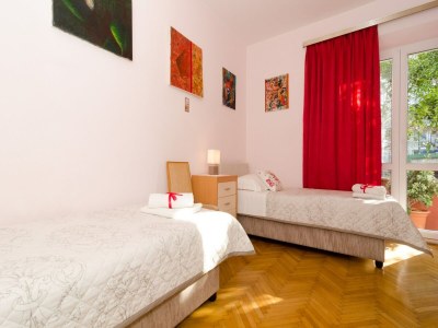 Apartment Apartment Red Orange - Two-Bedroom Apartment with Terrace - Features photo 11