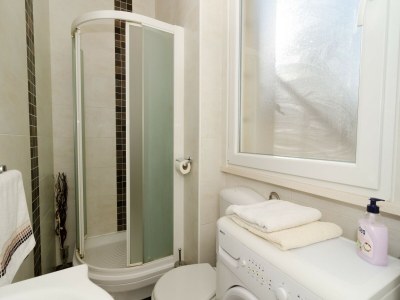 Apartment Apartment Red Orange - Two-Bedroom Apartment with Terrace - Features photo 12