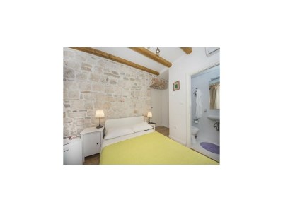 Apartment Apartments Stone Elegance (ST) - Double Room (Saskinja) - Features photo 4