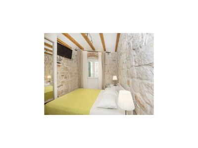 Apartment Apartments Stone Elegance (ST) - Double Room (Saskinja) - Features photo 7
