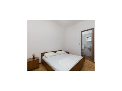 Apartment Rooms Villa Bašica - Basic Double Room with Forest View (Soba 1) - Features photo 7