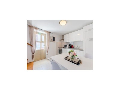 Apartment Apartment KLM - Two Bedroom Apartment - Features photo 6