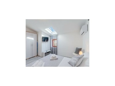 Apartment Apartment KLM - Two Bedroom Apartment - Features photo 10